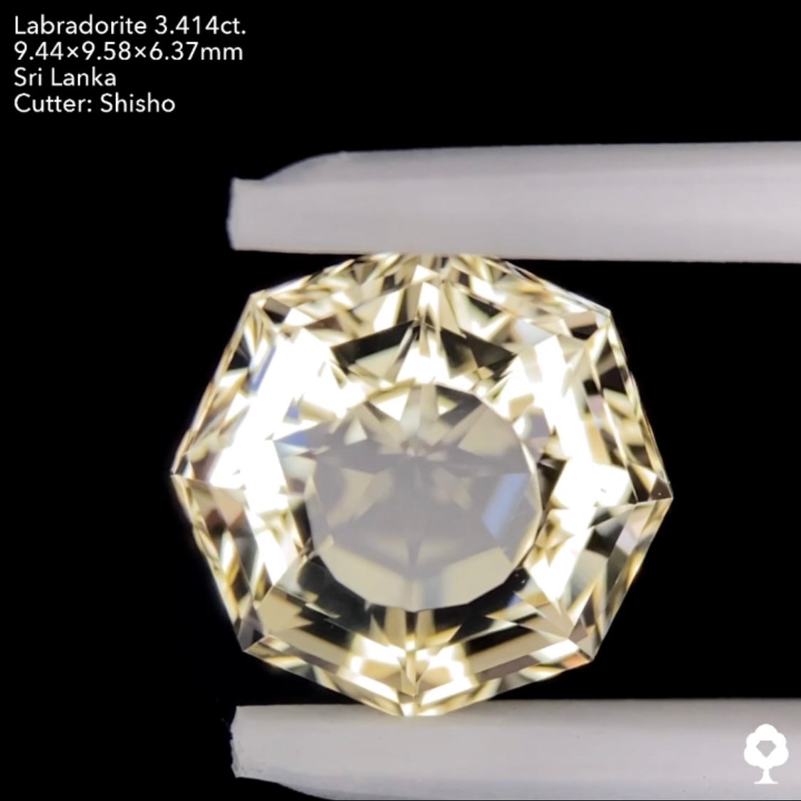 曇りなき圧巻の輝きを放つ太陽オクタゴン★ラブラドライト3.414ct. 師匠作品