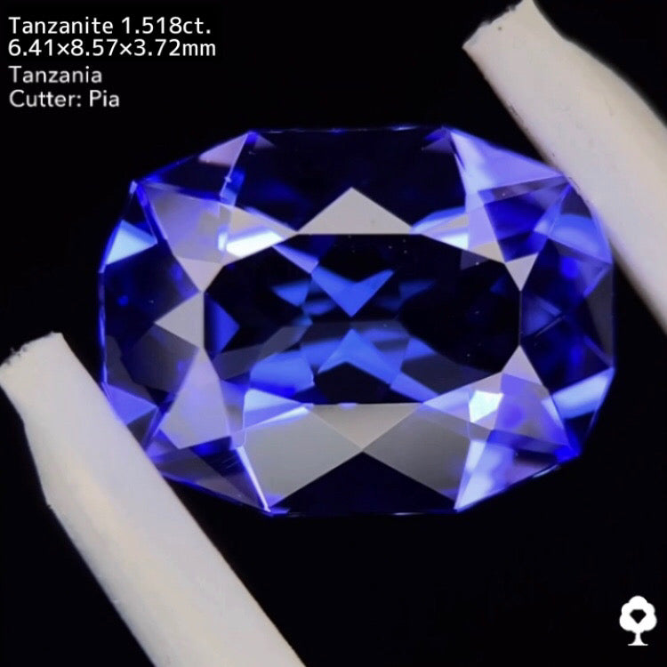 タンザナイト1.518ct. ファンシークッション ピアッちゃん作品
