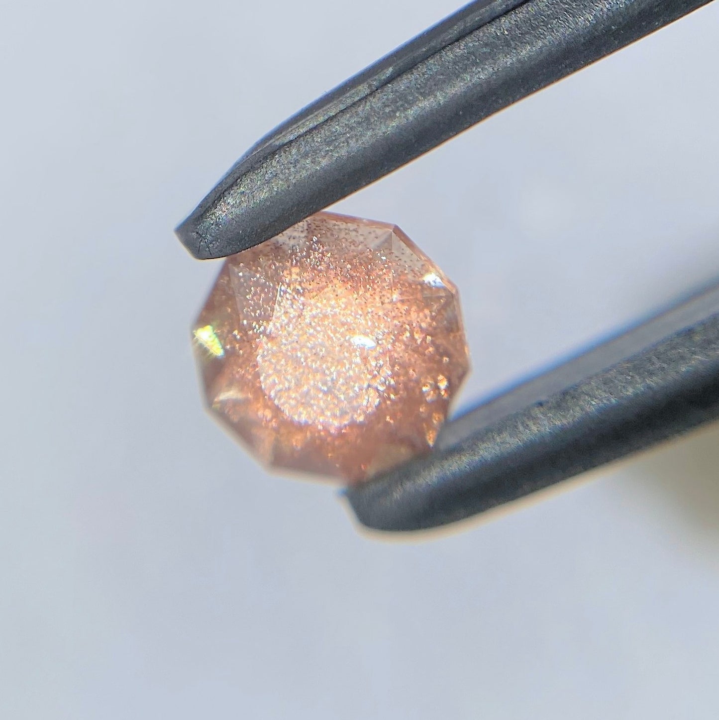 💖お待たせしました❣️ファンシーラウンドのオレゴンサンストーン0.39ct(テーブルからはみ出るシラー🙈💓)☀️💎ピアッちゃん作品【4/30チハルーム】GW特別特価❗️