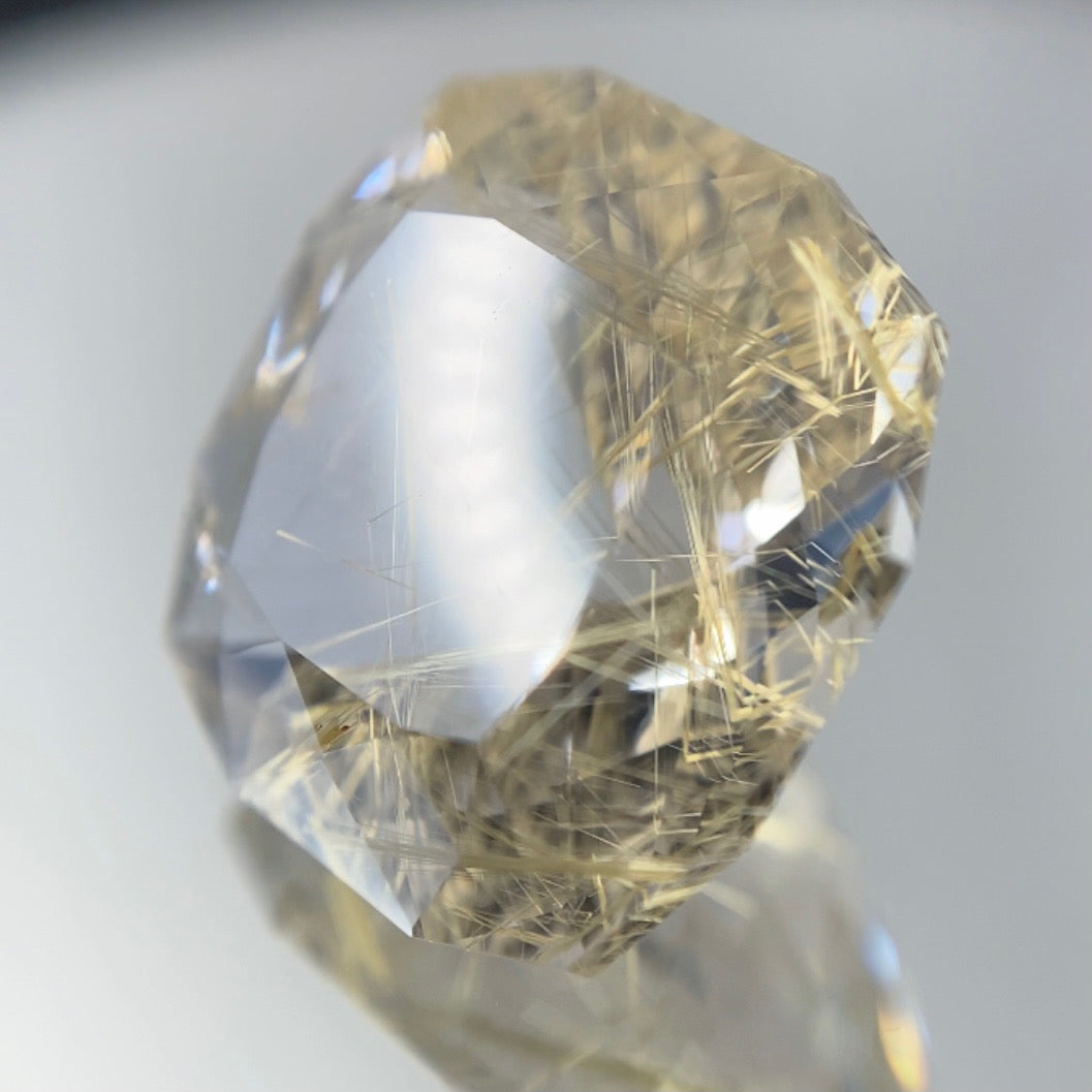 白金のルチルが交差する美ファンシークッション★ルチルクォーツ 8.34ct 師匠作品✨