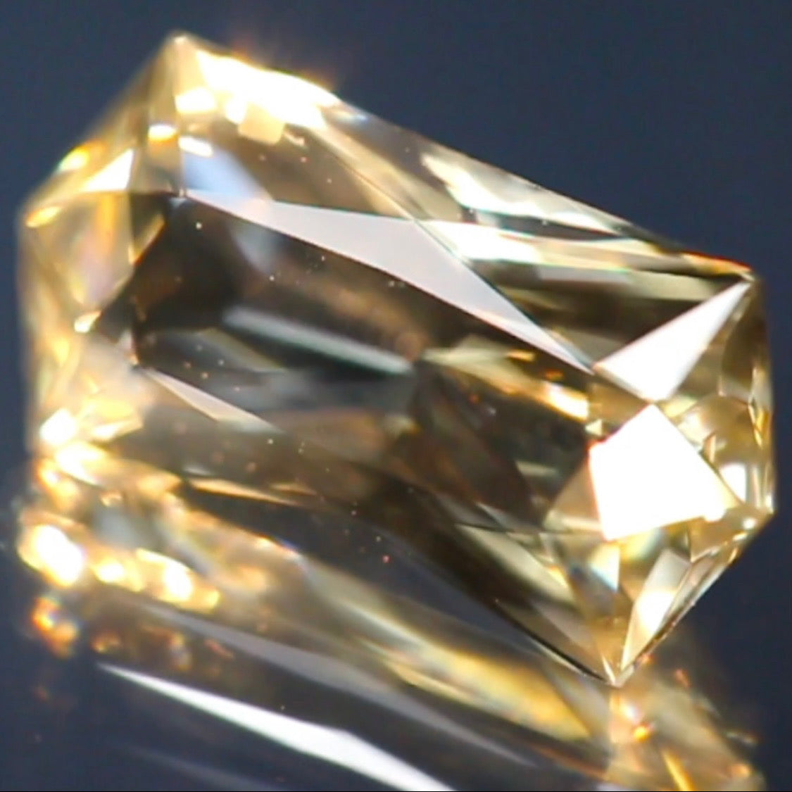 鋭いキラキラが大人気の蝶ネクタイ型カット★ラブラドライト1.77ct ピアッちゃん作品✨こちらはクーポンはごめんなさい🙏