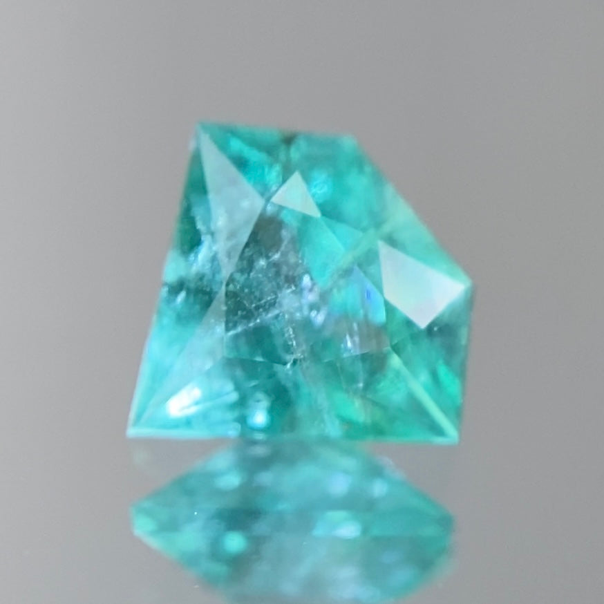 【SOLD OUT】宝石形ザンビア産エメラルド0.321ct ピアッちゃん作品 12/30Liveご紹介作品