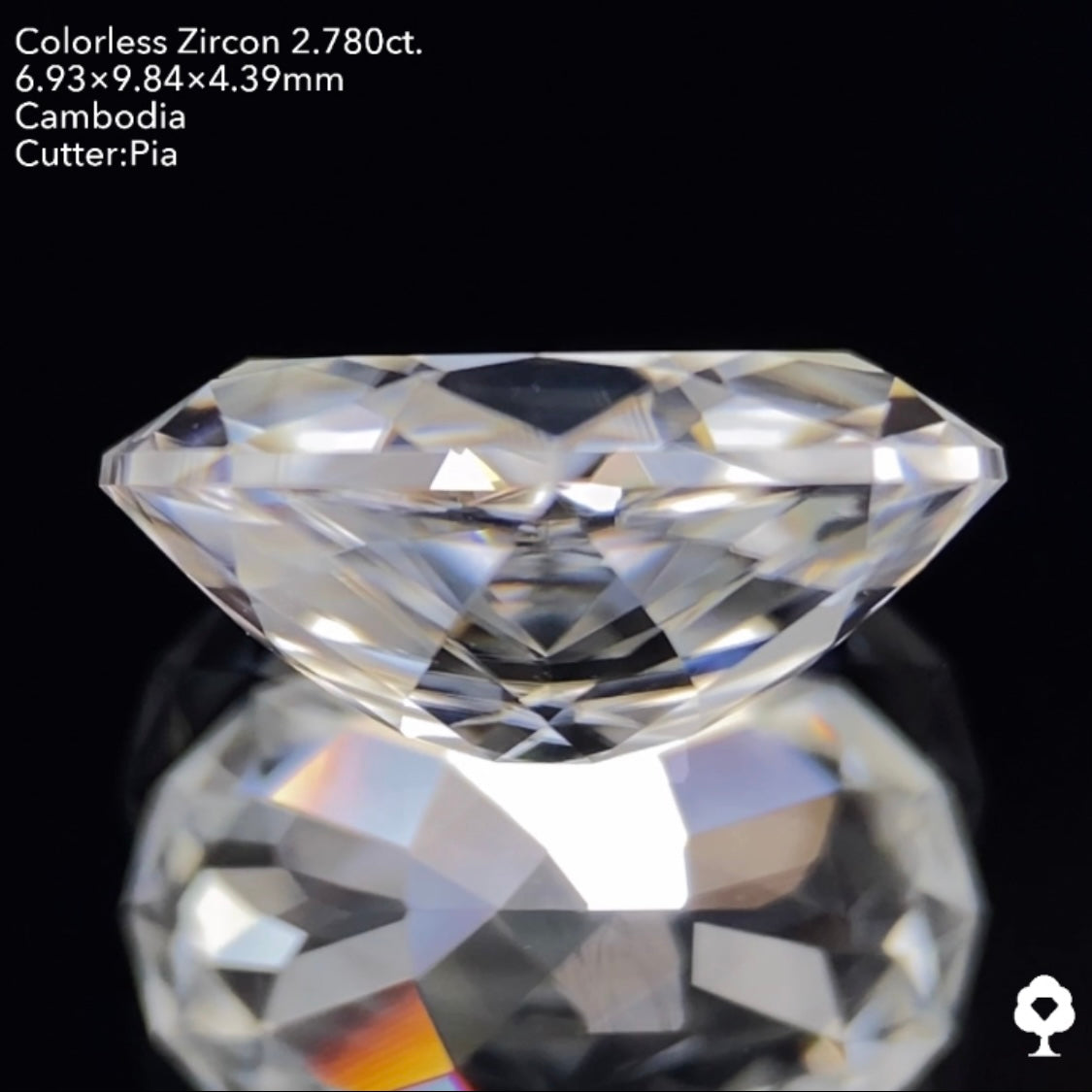 【サイレンタイムセール】凄まじいファイアーを放つクラリティ抜群の美ファンシーオーバル★カラーレスジルコン 2.780ct ピアッちゃん作品