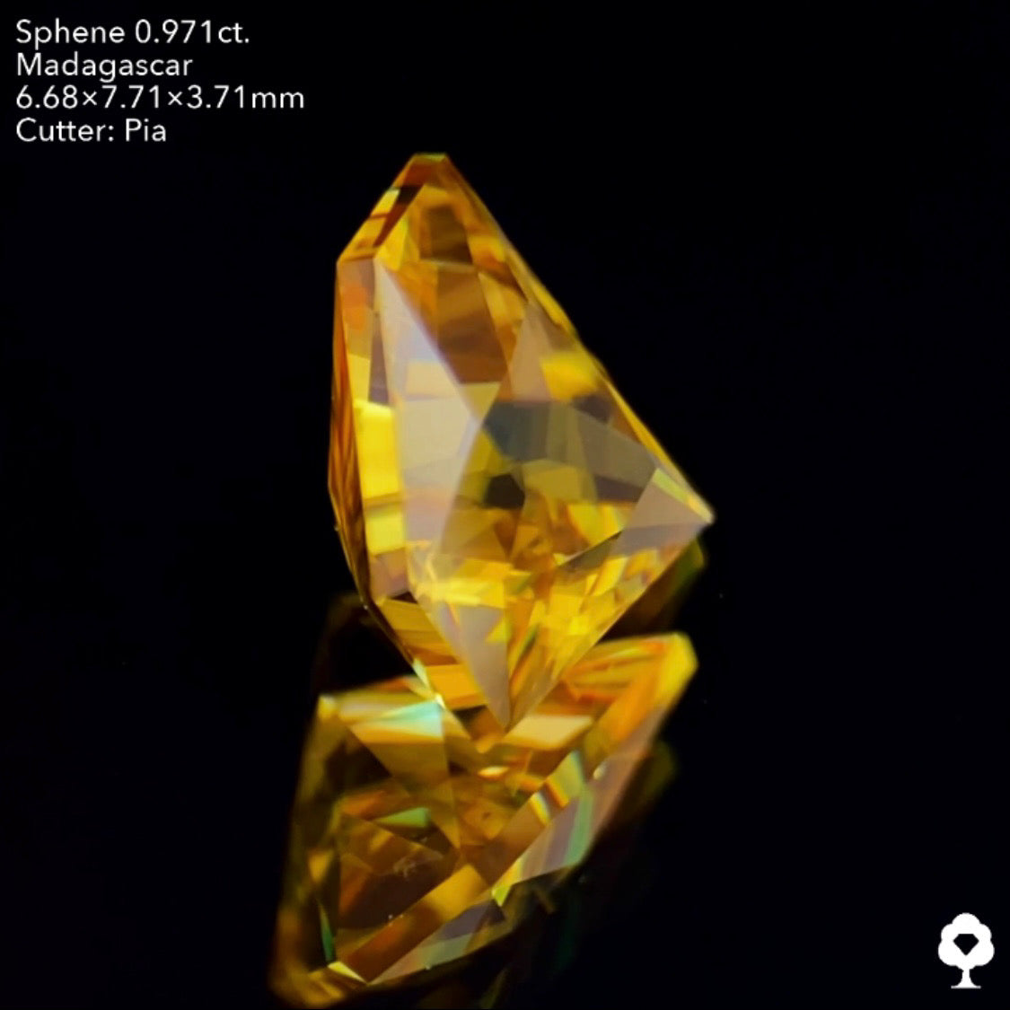 コレぞマダガスカルゴールドといえる煌めき抜群の宝石形★マダガスカルスフェーン0.971ct. ピアッちゃん作品