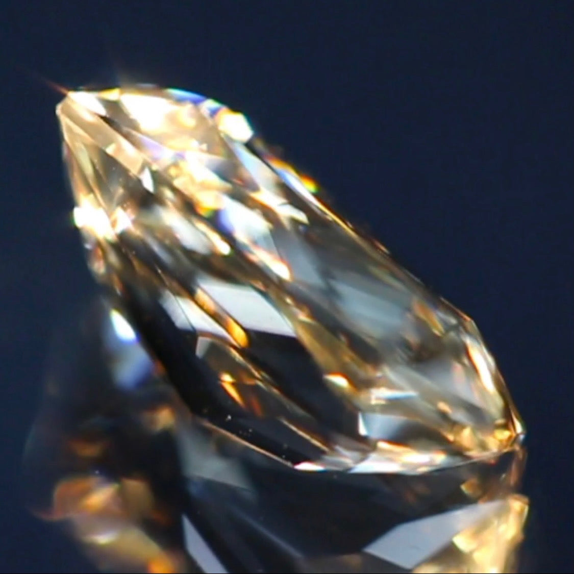 鋭いキラキラが大人気の蝶ネクタイ型カット★ラブラドライト1.77ct ピアッちゃん作品✨こちらはクーポンはごめんなさい🙏