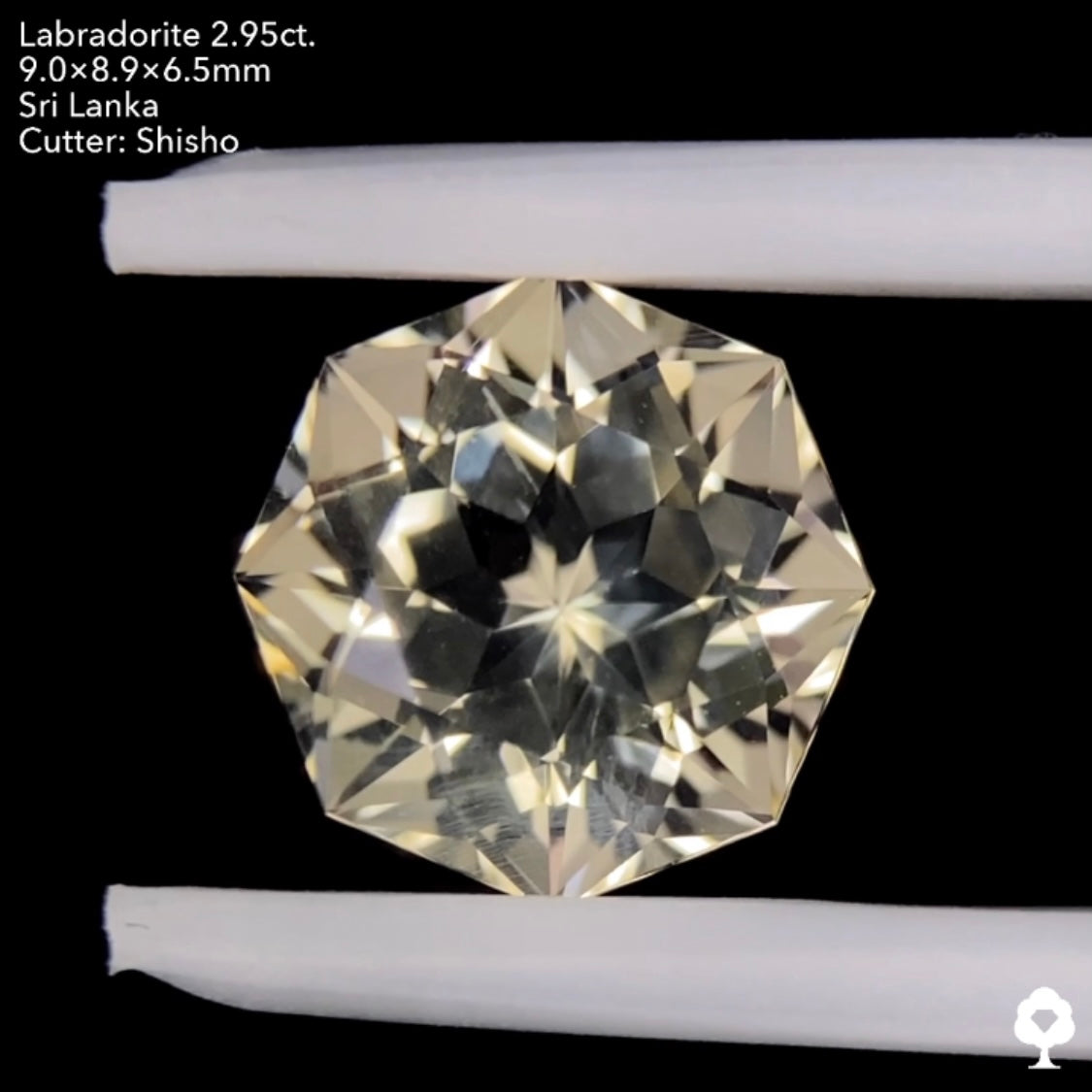 【お客さま専用】細やかな煌めきを放つ王道フラワー8角形★ラブラドライト2.95ct. 師匠作品