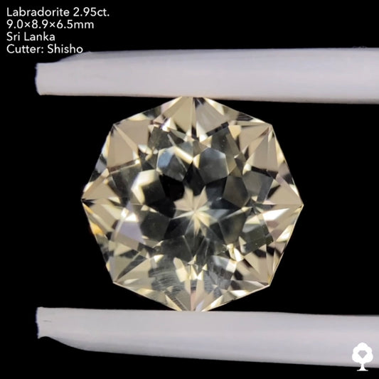 【お客さま専用】細やかな煌めきを放つ王道フラワー8角形★ラブラドライト2.95ct. 師匠作品