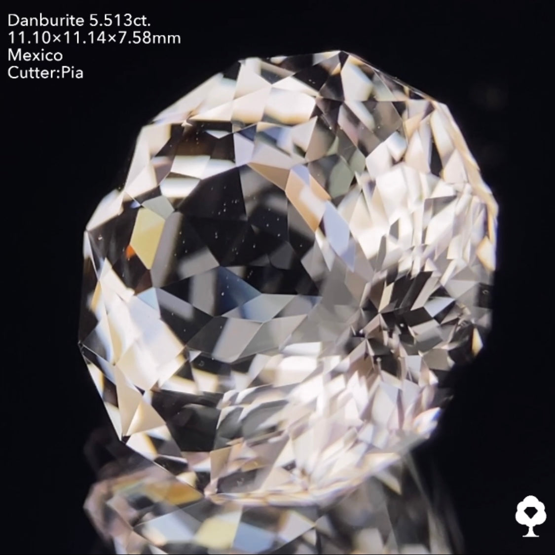 クラウンの新カットによるギラギラが美しい★カラーレスダンビュライト5.513ct ピアッちゃん作品