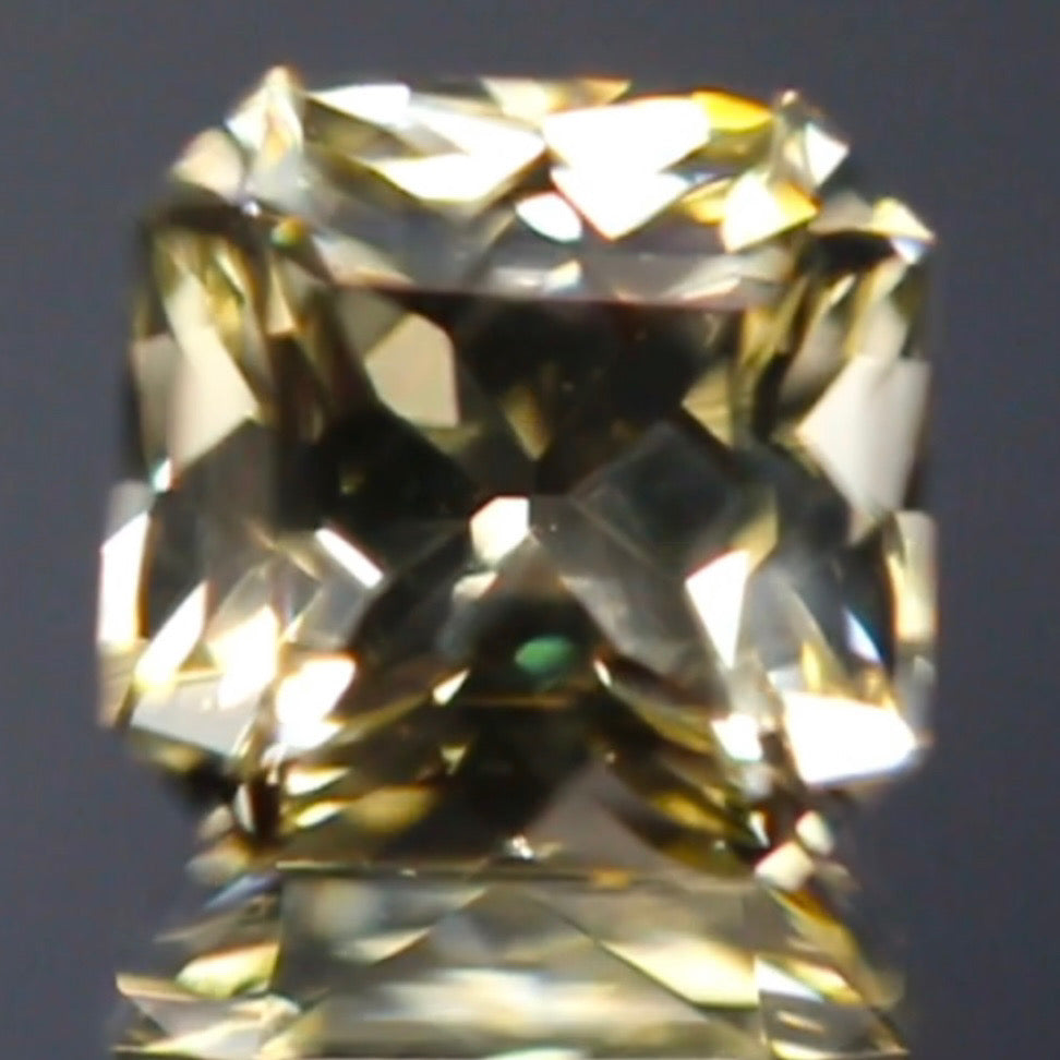 止まらない輝きの中に潜む美しい十字と成長線★ラブラドライト1.56ct 師匠作品✨こちらはクーポンはごめんなさい🙏