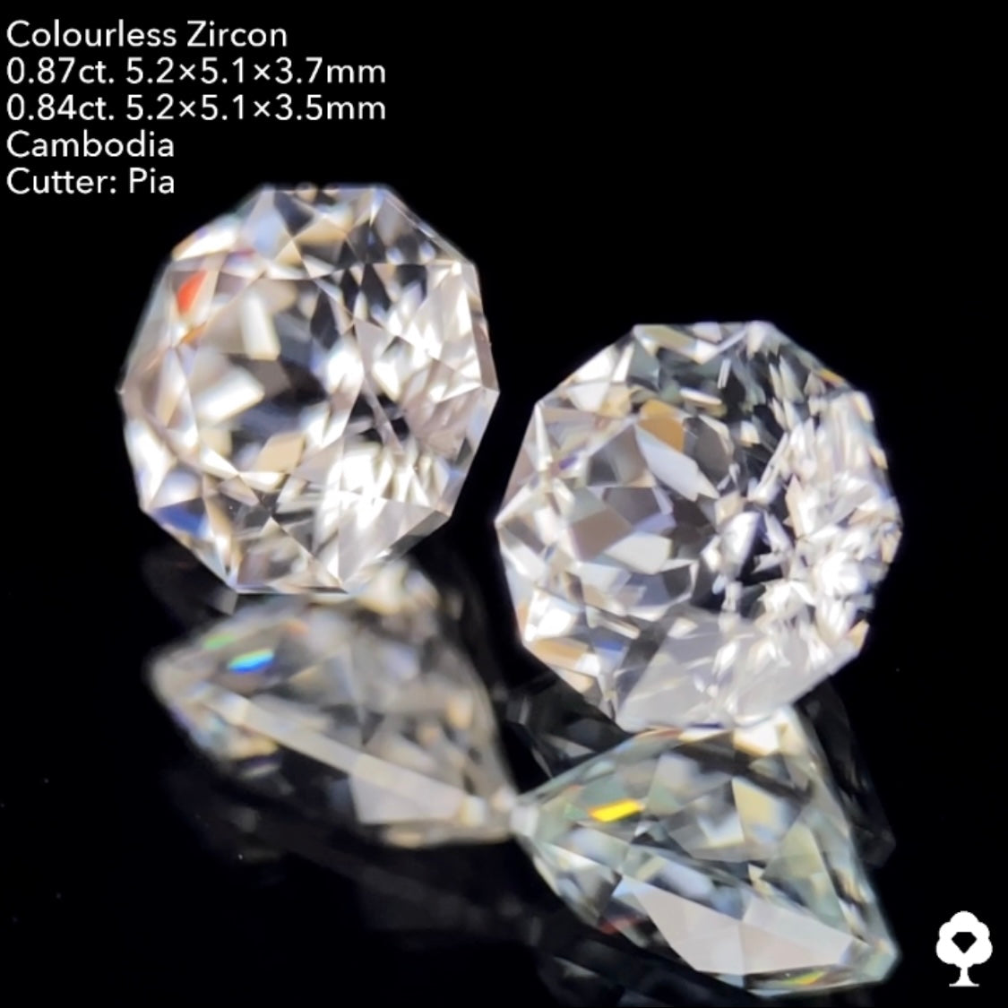 カラーレスと超ニアカラーレスブルーの10角形2個セット★カラーレスジルコン 0.87ct.&0.84ct. 計1.71ct. ピアッちゃん作品