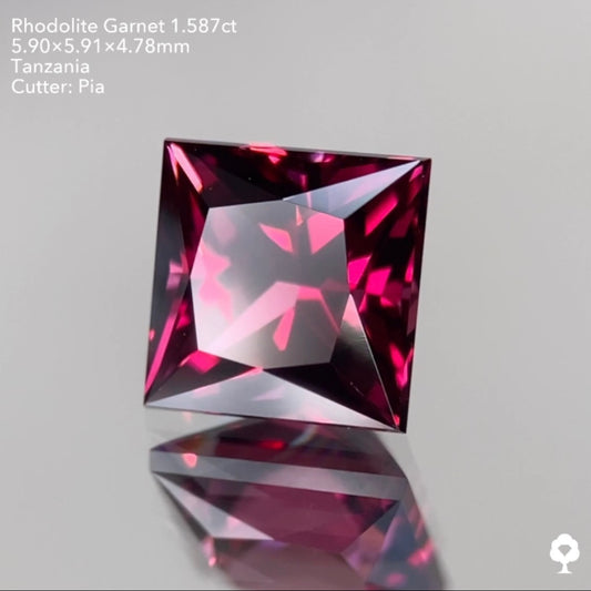【GTJウェブサイト個展プライス】濃厚美色から鮮やかで鋭い煌めきを放つプリンセス★ロードライトガーネット1.587ct ピアッちゃん作品