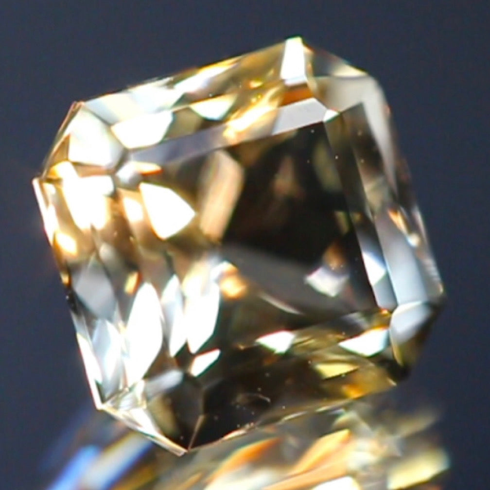 止まらない輝きの中に潜む美しい十字と成長線★ラブラドライト1.56ct 師匠作品✨こちらはクーポンはごめんなさい🙏