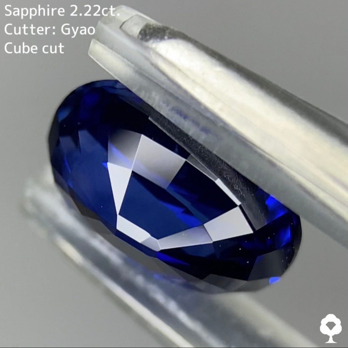 ロイヤルにインクブルーが混ざった濃厚美色に縁取りキューブカット★サファイア 2.220ct【Cube cut】