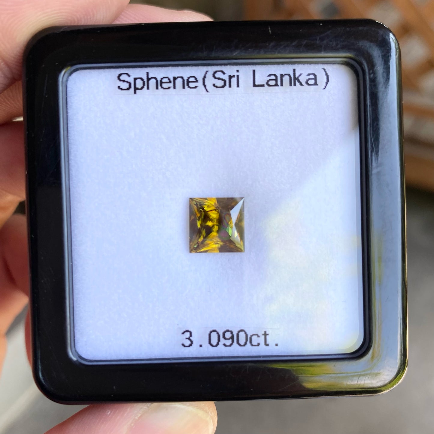 王様の風格ある3ctアップのギラギラプリンセス★スリランカスフェーン3.090ct ピアッちゃん作品