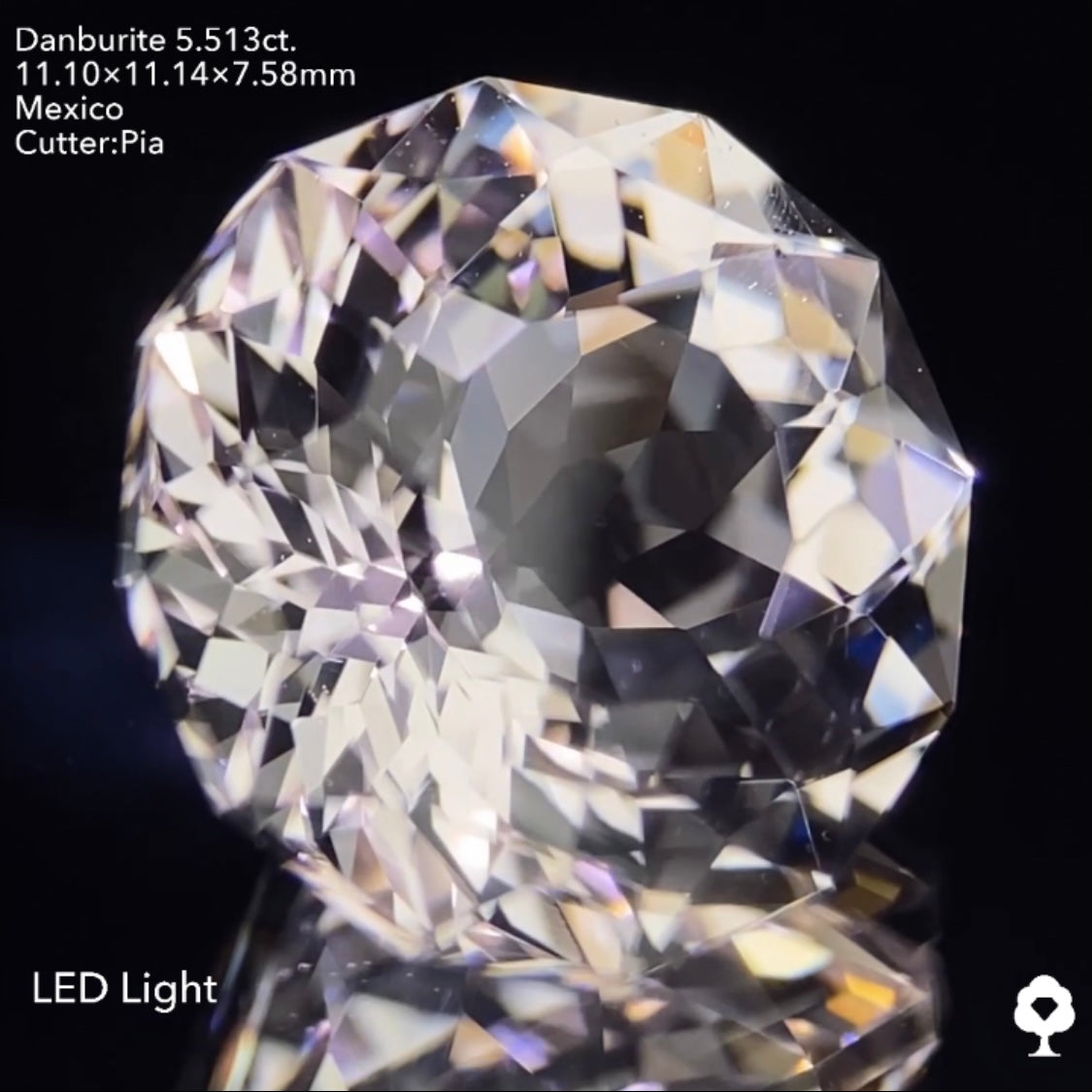 クラウンの新カットによるギラギラが美しい★カラーレスダンビュライト5.513ct ピアッちゃん作品