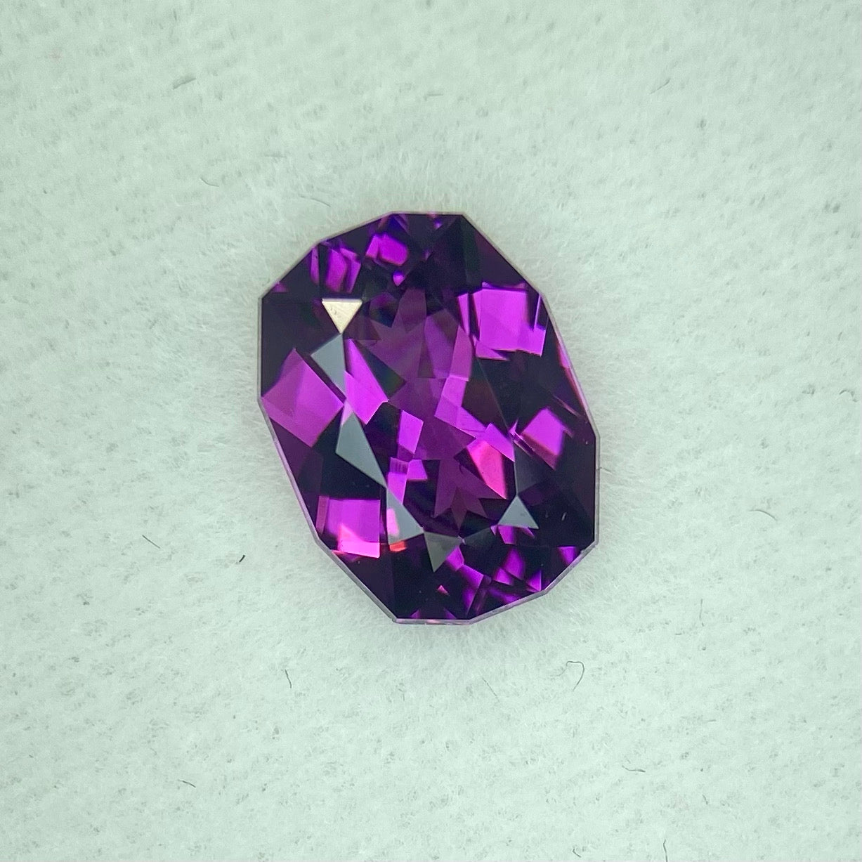 【SOLD OUT】ロードライトガーネット1.330ct. ピアッちゃん作品 7/29Live