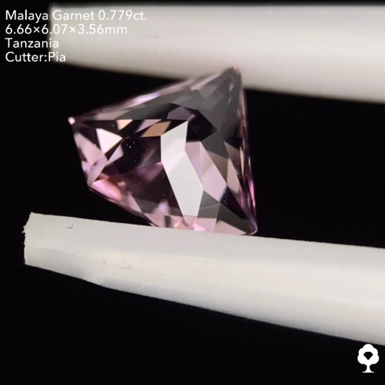 【お客さま専用】宝石形マラヤガーネット0.779ct ピアッちゃん作品★お問い合わせ特別価格