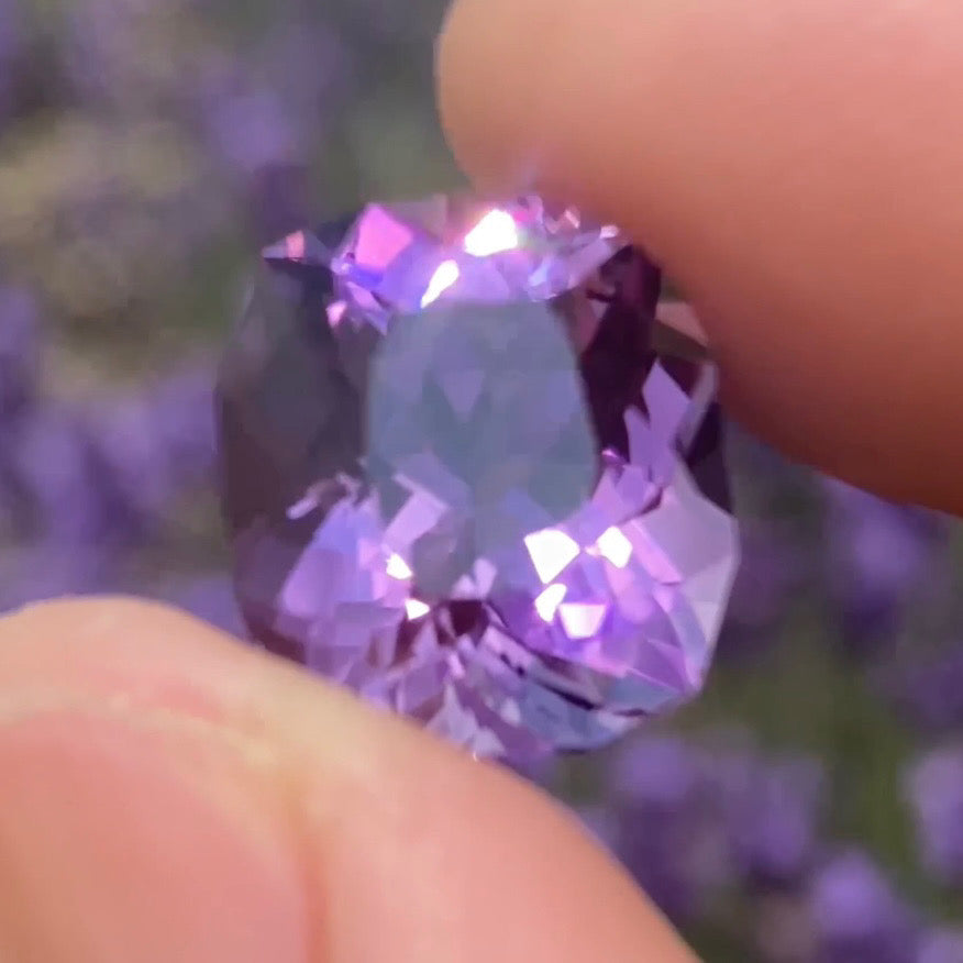 ラベンダー畑を閉じ込めたファンシークッション★ラベンダーアメジスト8.76ct ピアッちゃん作品