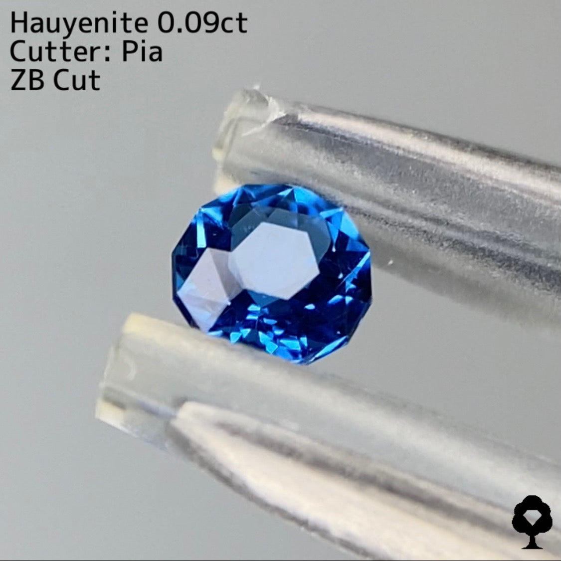 【ZBカット】オレンジに蛍光★UVアウィンナイト0.09ct. ピアッちゃん作品