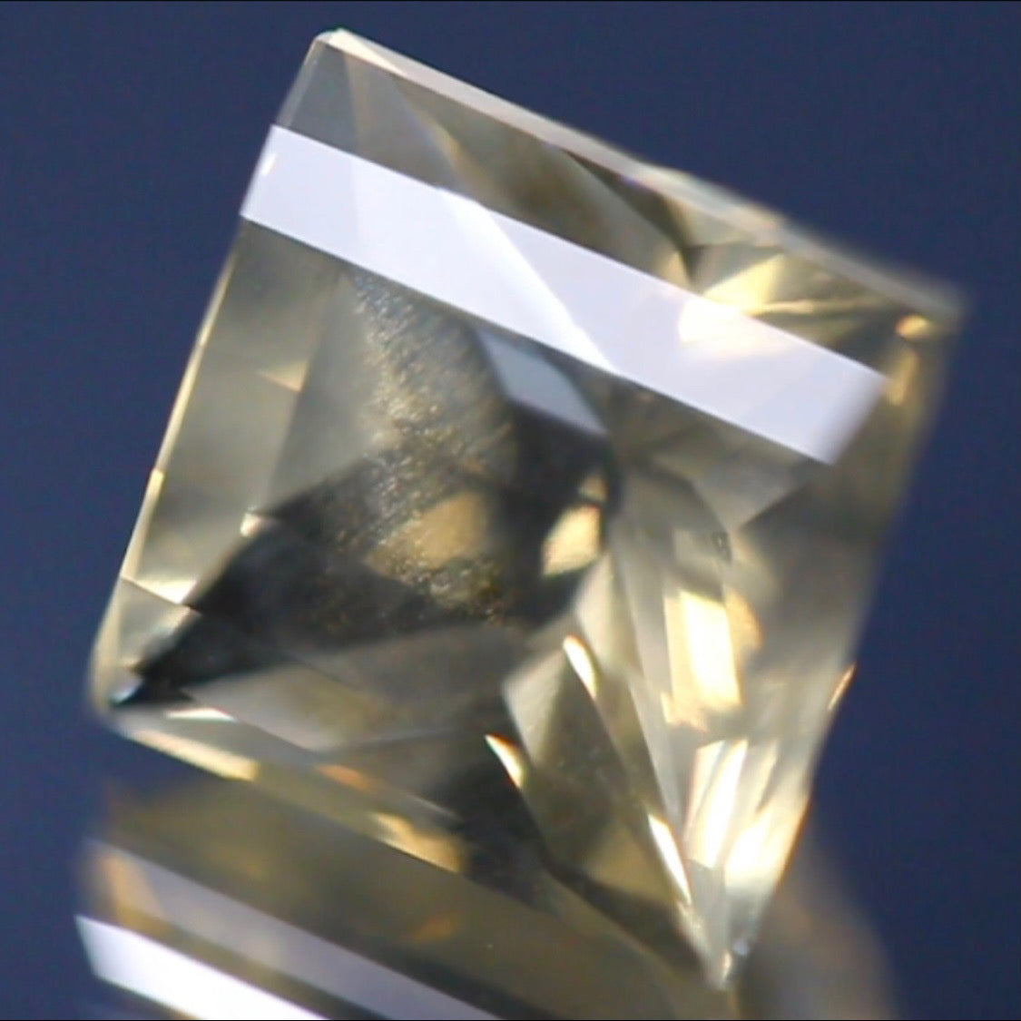 太鼓橋スクエアカットに潜む流星群シラー★ラブラドライト3.43ct 師匠作品✨