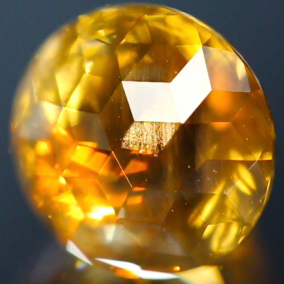 これぞ【キューブスターカット】濃厚ゴールドの美しい満月★ラブラドライト4.150ct ゲオちゃん作品✨こちらはクーポンはごめんなさい🙏