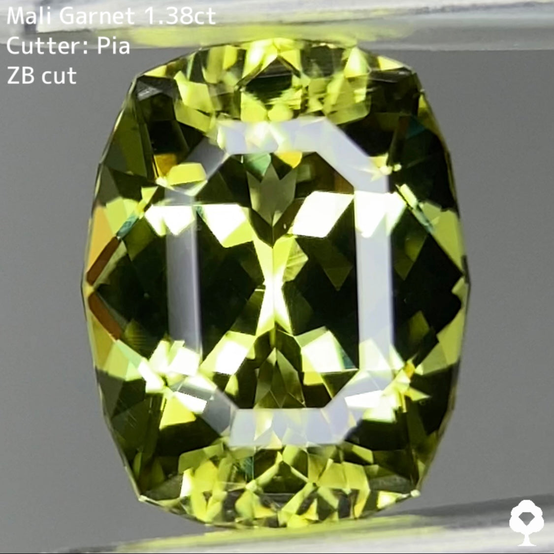 和を感じる美色に施された宝石のカタチが浮かんで見えるZBカット★マリガーネット 1.38ct【ZB cut】