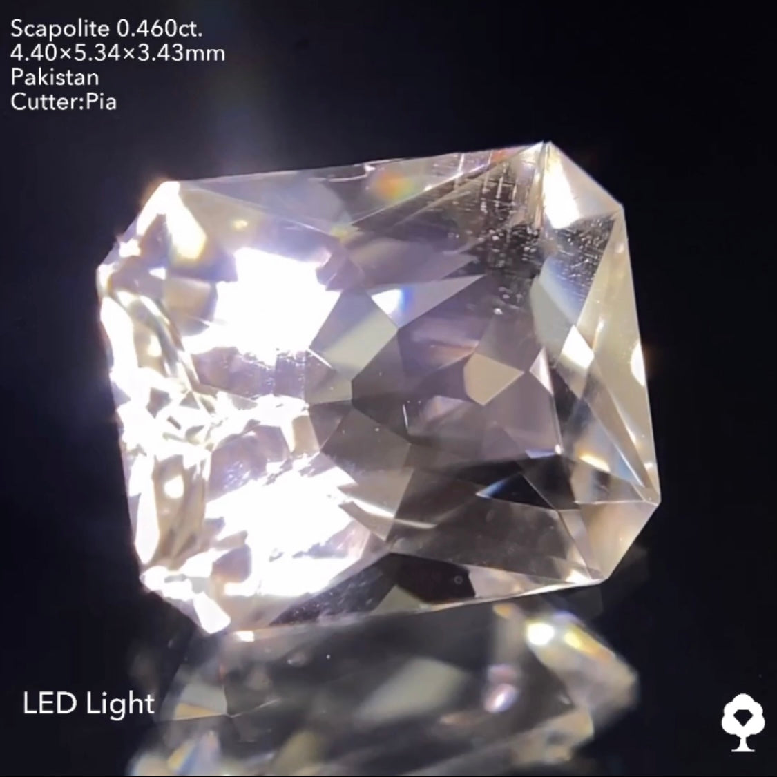 UV蛍光美しい煌めくラディアント系オクタゴン★スキャポライト0.460ct ピアッちゃん作品