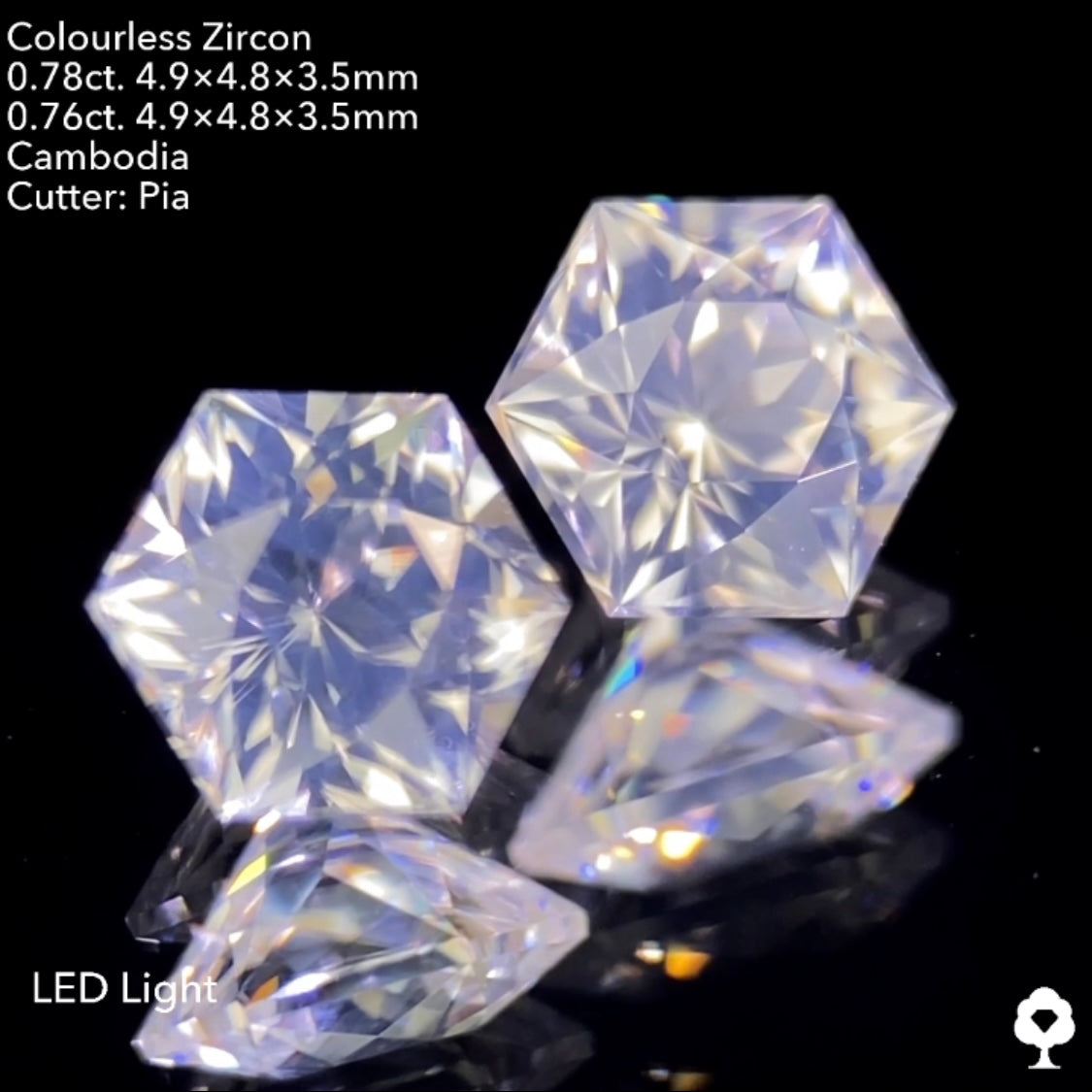 ほんのりシルキーなギラギラヘキサゴンペア★カラーレスジルコン 0.78ct.&0.76ct. 計1.54ct. ピアッちゃん作品