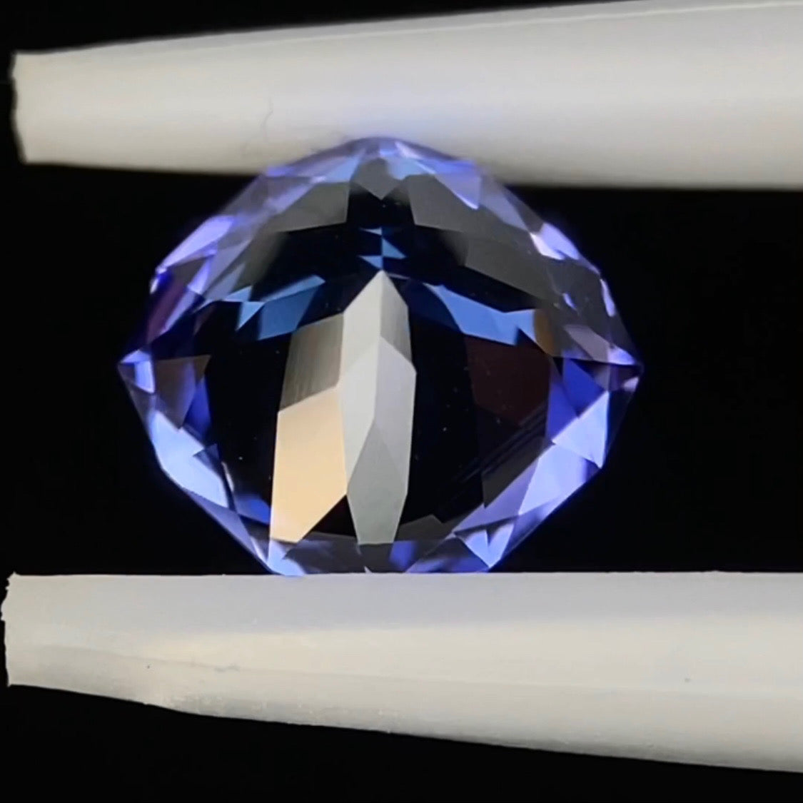 【まさかの本日終了‼️12h1円オークション】ブルーが冴える花のようなファンシークッション★タンザナイト1.420ct. ピアッちゃん作品