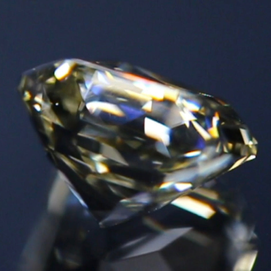 止まらない輝きの中に潜む美しい十字と成長線★ラブラドライト1.56ct 師匠作品✨こちらはクーポンはごめんなさい🙏