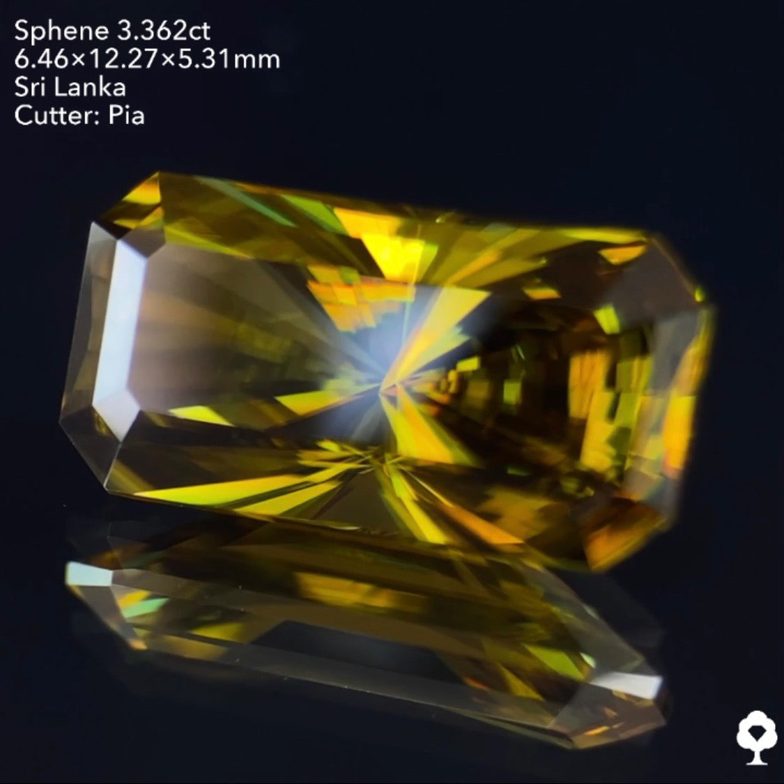 オリーブグリーンから鋭い煌めきを放つピアッちゃん渾身の窓あり放射線パビリオン★スフェーン3.362ct ピアッちゃん作品