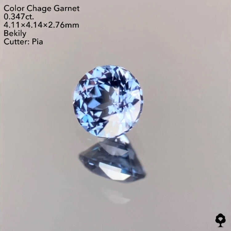 ★シッカリとした青味が美しい細やかな20角形ファンシーラウンド★ベキリーガーネット0.347ct ピアッちゃん作品