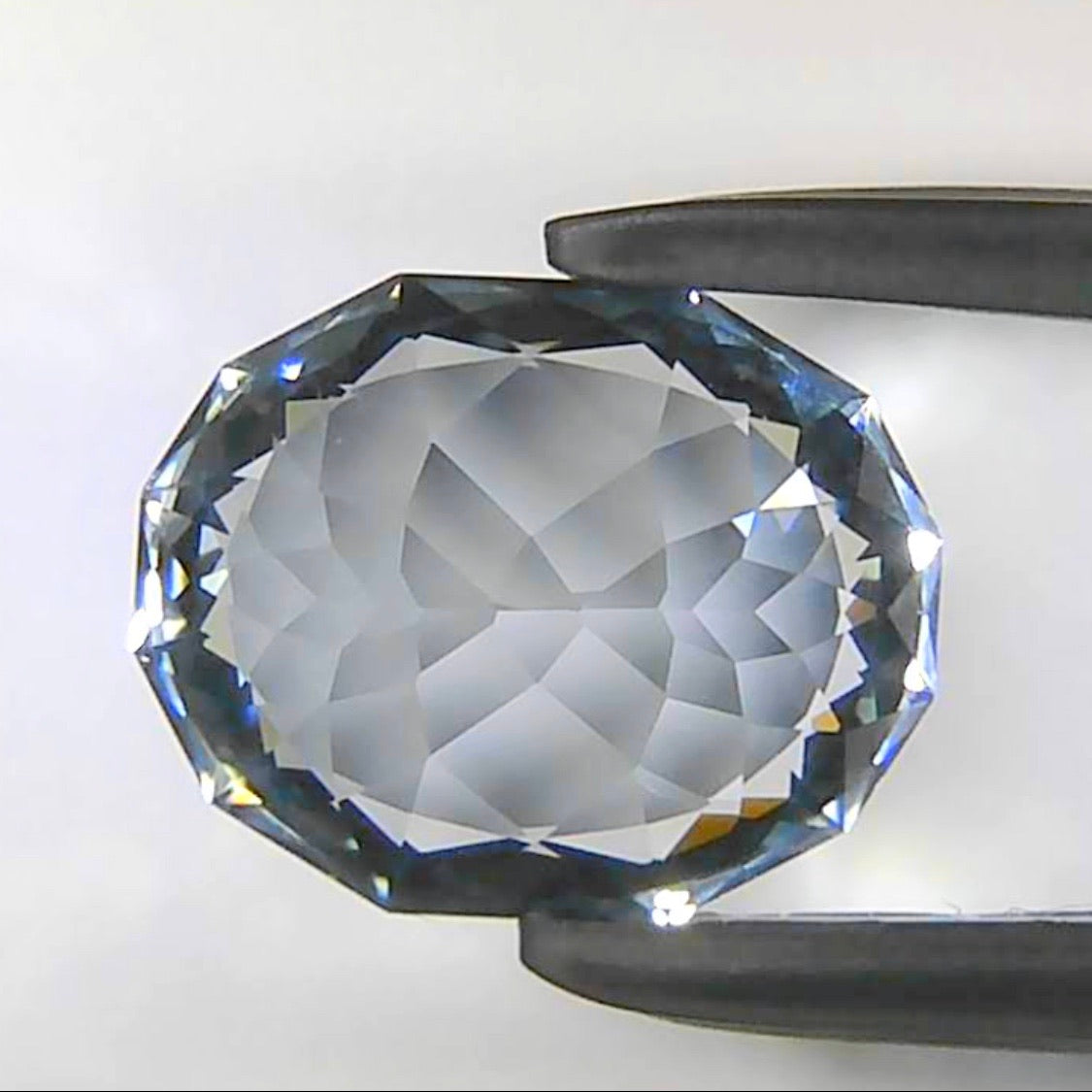 GemTreeIrmoðœãã«ãŒãããŒãº Blue Topaz 5.40ct / Cutter: Rei / Fancy Oval 12