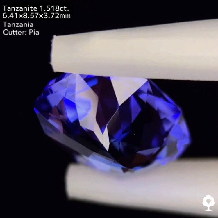 タンザナイト1.518ct. ファンシークッション ピアッちゃん作品