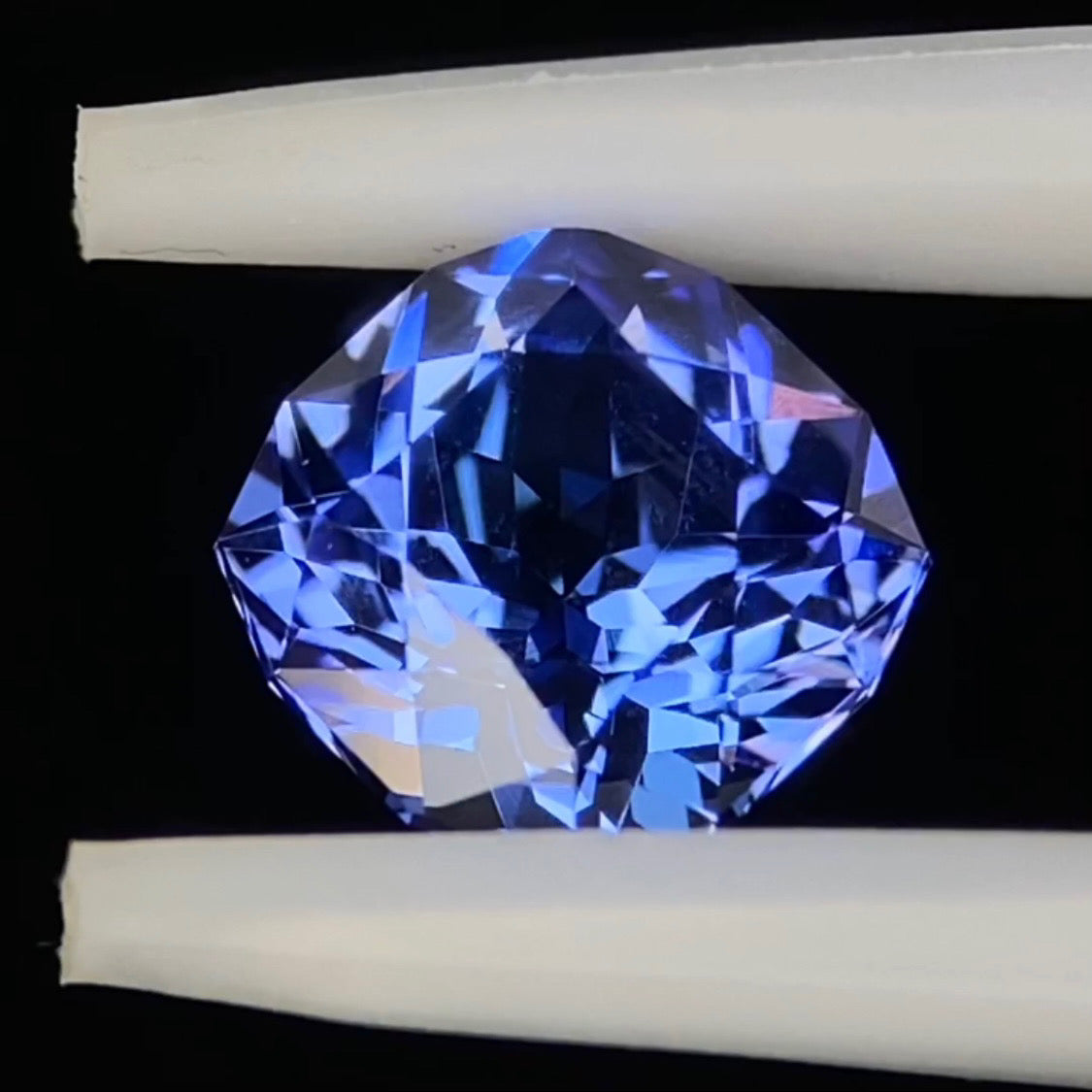 【まさかの本日終了‼️12h1円オークション】ブルーが冴える花のようなファンシークッション★タンザナイト1.420ct. ピアッちゃん作品