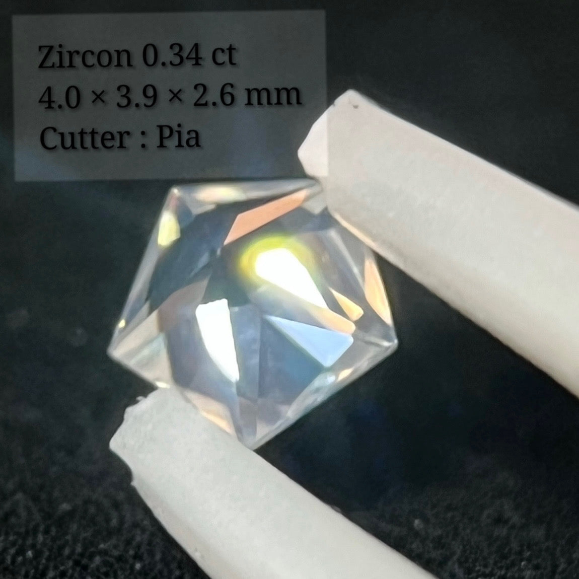 【SOLDOUT】カラーレスジルコン 0.34 ct ピアっちゃん作品 2/10 チャットオークション