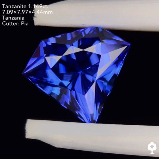 タンザナイト1.149ct. 宝石形 ピアッちゃん作品