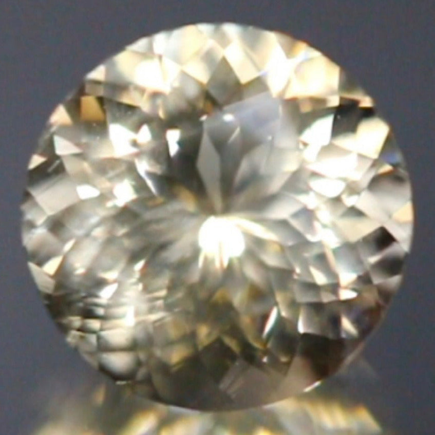 ギラギララウンドはまさに満月のよう★ラブラドライト1.17ct ピアッちゃん作品✨こちらはクーポンはごめんなさい🙏