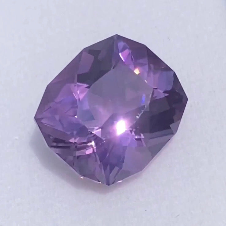 ラベンダー畑を閉じ込めたファンシークッション★ラベンダーアメジスト8.76ct ピアッちゃん作品