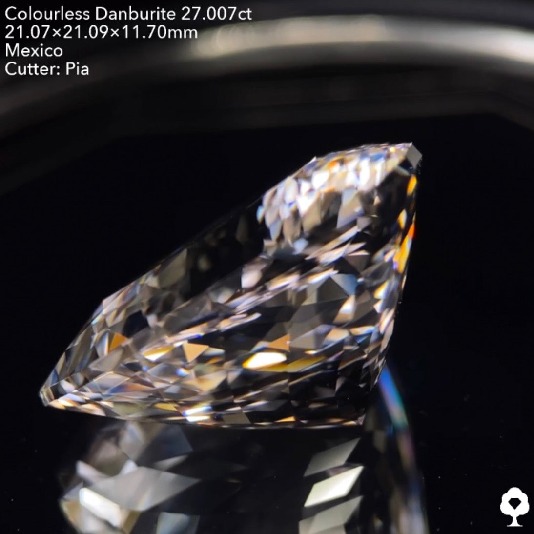 【専用ページ】大迫力で端正なカットのギラギラファイアートリリアント★カラーレスダンビュライト27.007ct ピアッちゃん作品