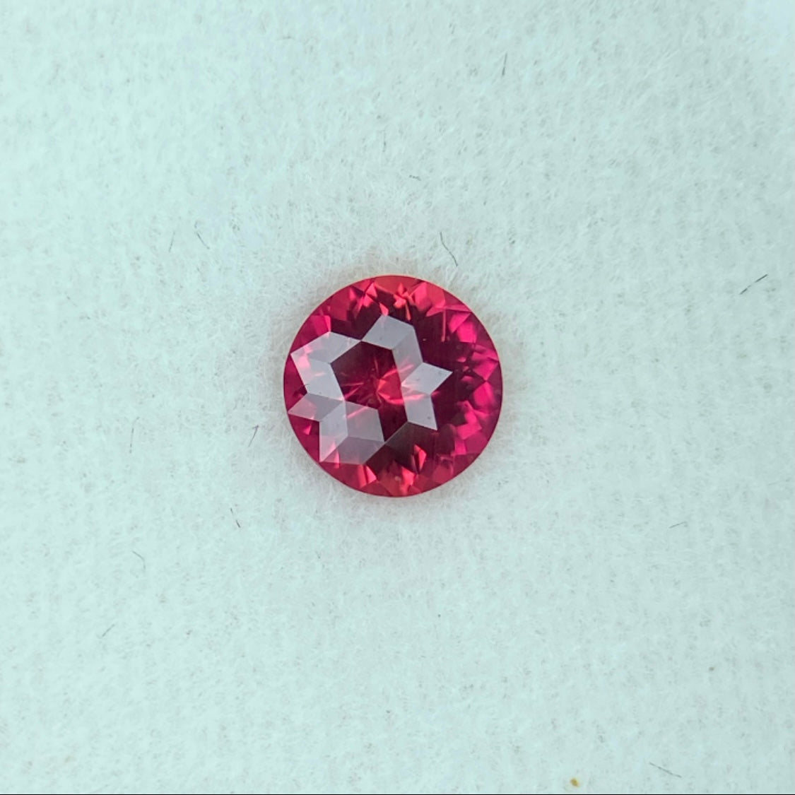 【お客さま専用】箱のカタチが敷き詰められたキューブカットの美色モザンビーク★ルビー 0.245ct 【Cube cut】