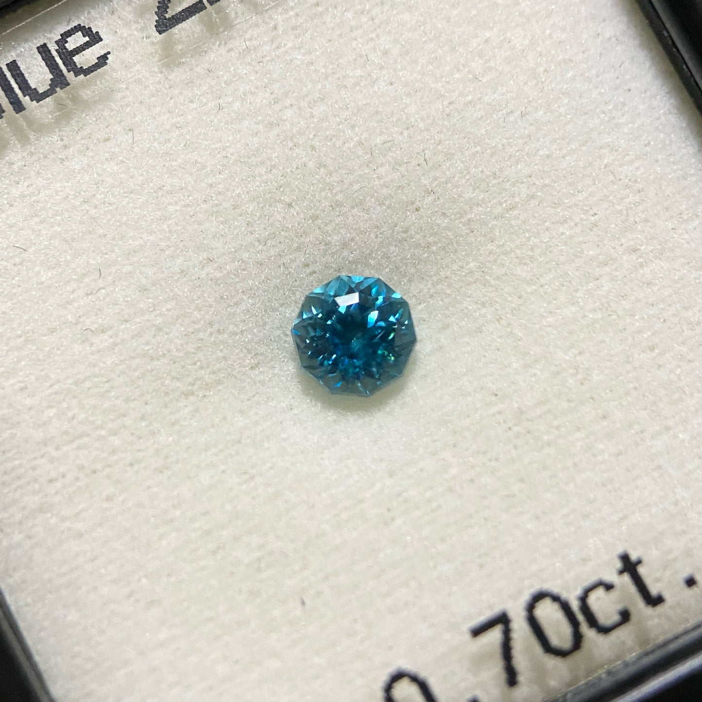 【Live特別価格】めちゃ綺麗な色の新作ブルージルコン0.70ct. ファンシーラウンド12角形 ピアッちゃん作品