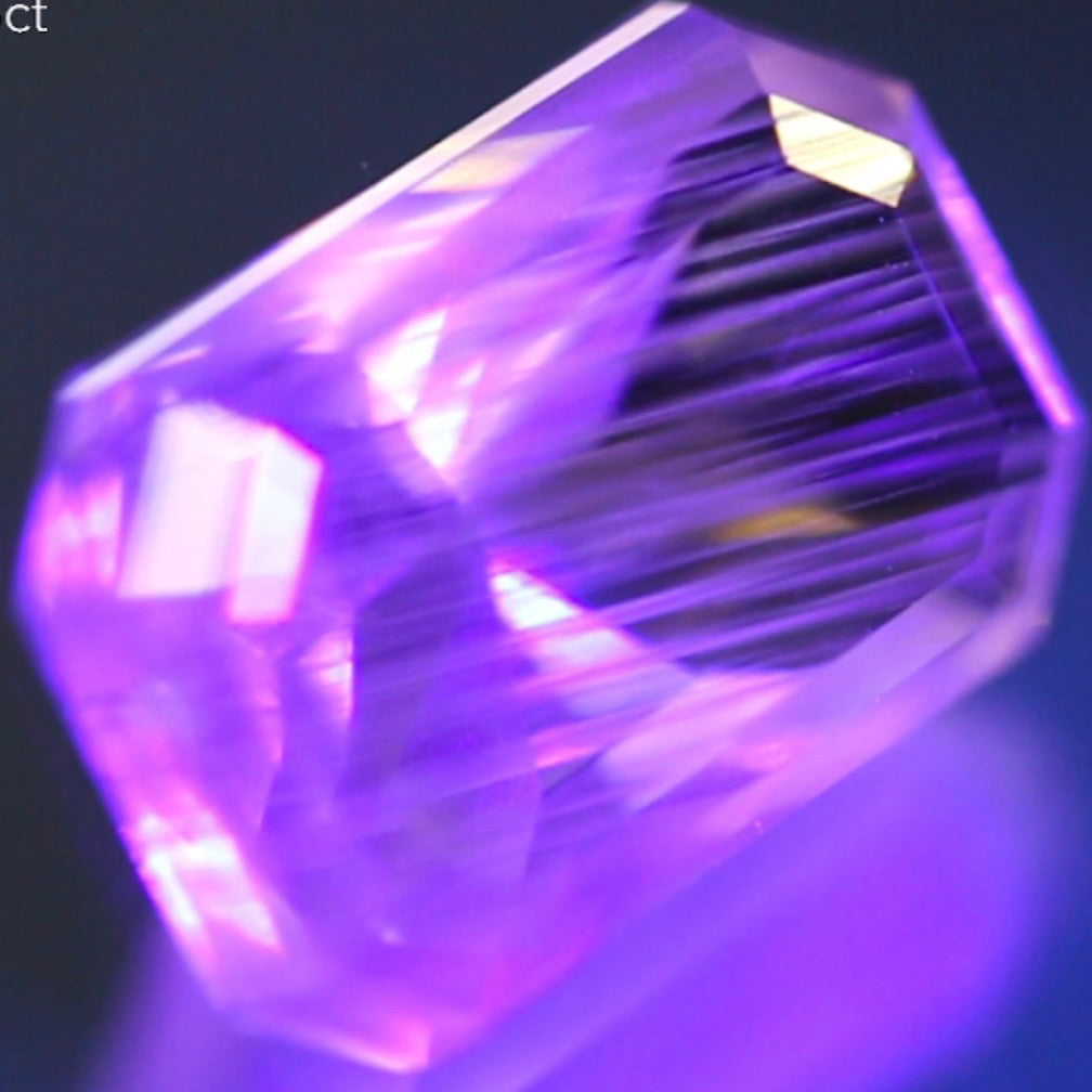 繊細なハープの弦のようなシラーが迫力満点★ラブラドライト6.06ct 師匠作品✨こちらはクーポンはごめんなさい🙏