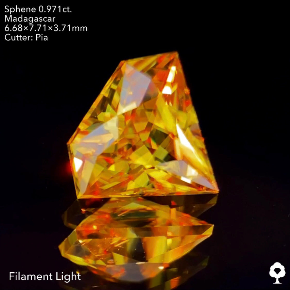 コレぞマダガスカルゴールドといえる煌めき抜群の宝石形★マダガスカルスフェーン0.971ct. ピアッちゃん作品