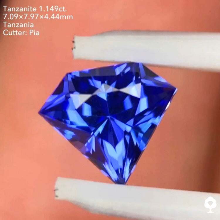 タンザナイト1.149ct. 宝石形 ピアッちゃん作品