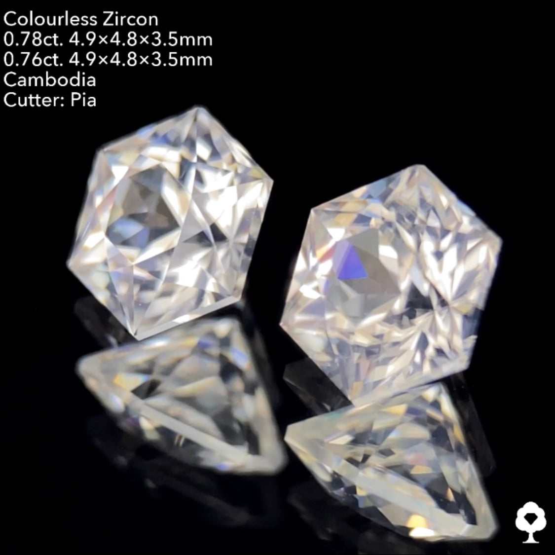 ほんのりシルキーなギラギラヘキサゴンペア★カラーレスジルコン 0.78ct.&0.76ct. 計1.54ct. ピアッちゃん作品