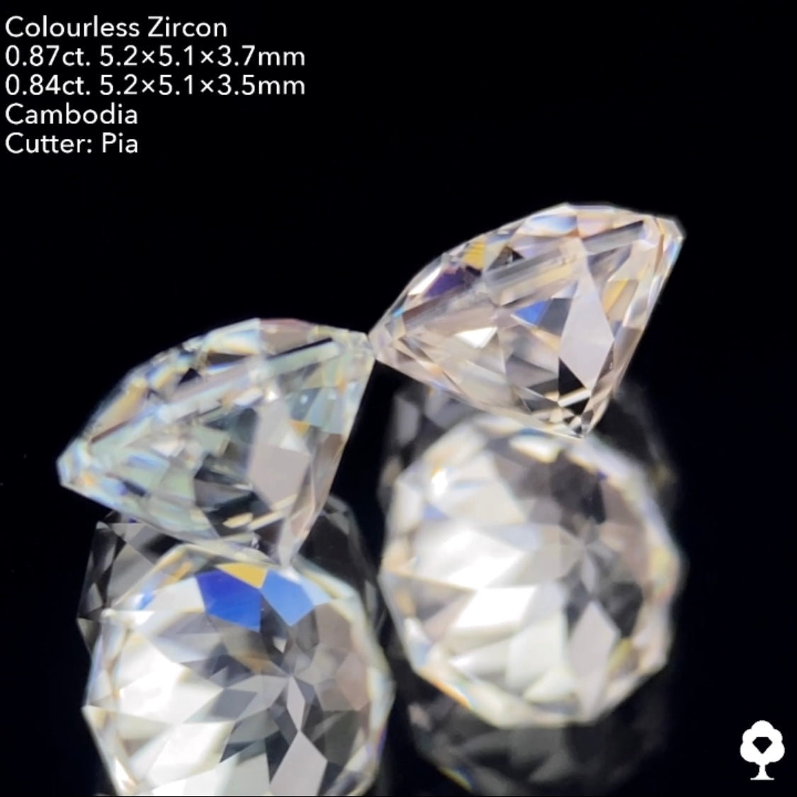 カラーレスと超ニアカラーレスブルーの10角形2個セット★カラーレスジルコン 0.87ct.&0.84ct. 計1.71ct. ピアッちゃん作品