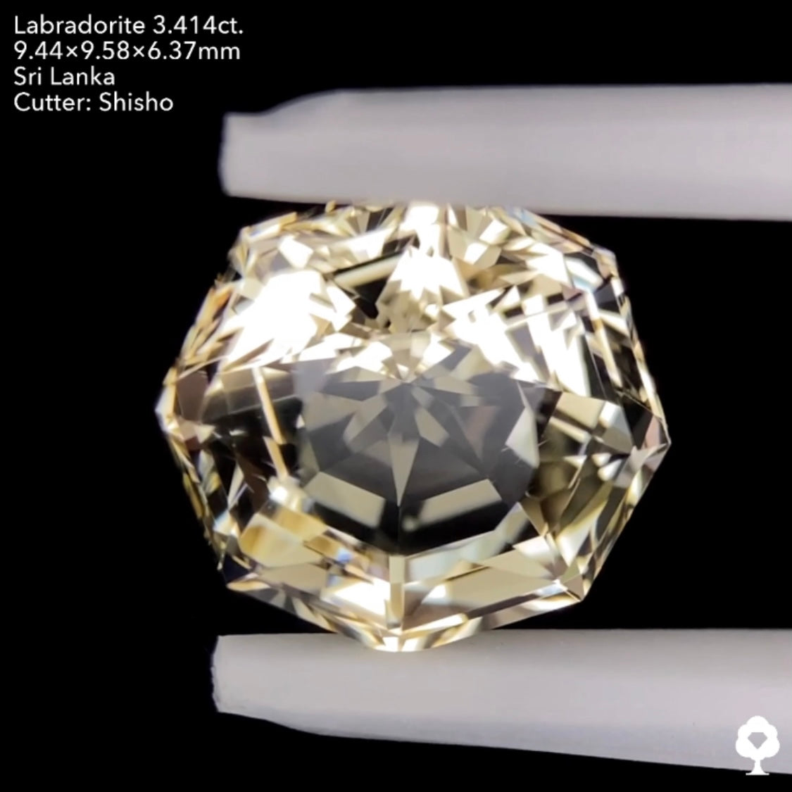 曇りなき圧巻の輝きを放つ太陽オクタゴン★ラブラドライト3.414ct. 師匠作品