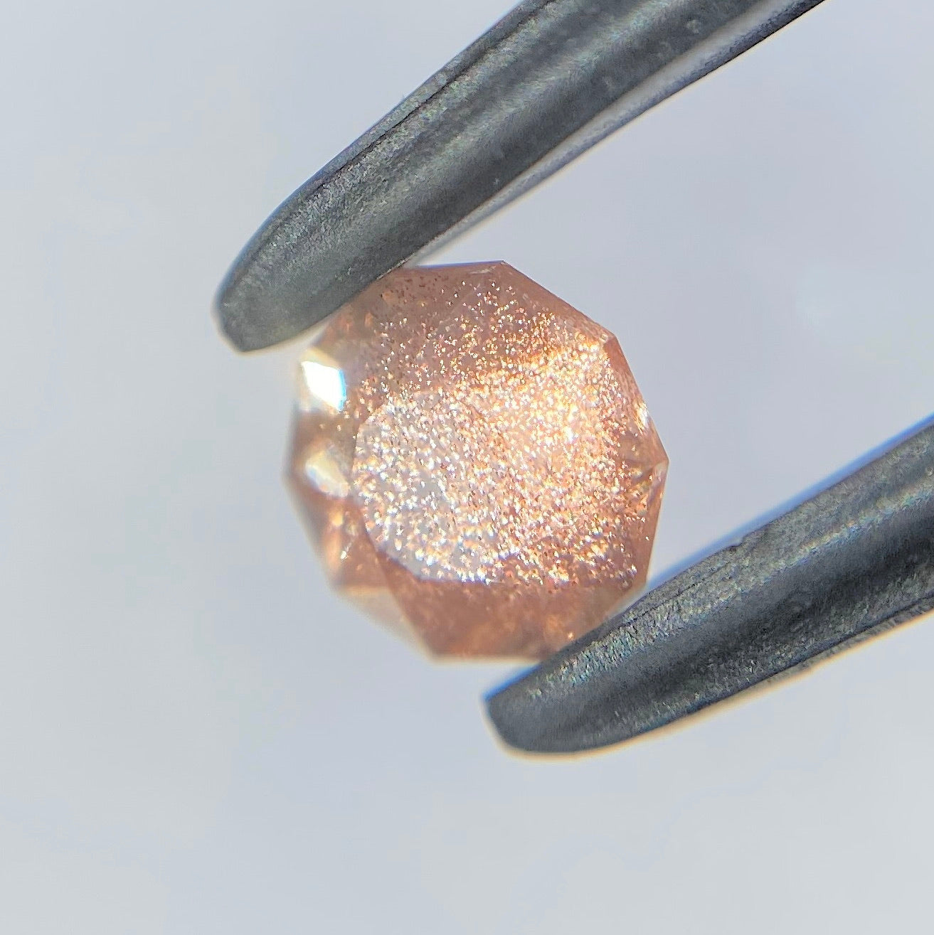 💖お待たせしました❣️ファンシーラウンドのオレゴンサンストーン0.39ct(テーブルからはみ出るシラー🙈💓)☀️💎ピアッちゃん作品【4/30チハルーム】GW特別特価❗️