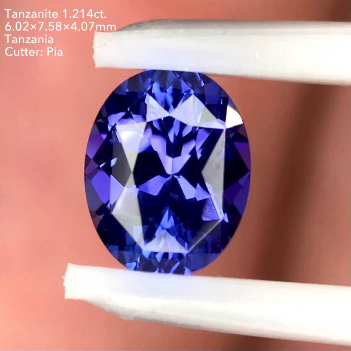 タンザナイト1.214ct. オーバル ピアッちゃん作品
